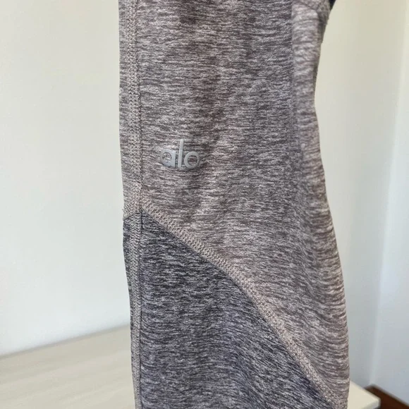 ALO GREY MULTI COLORED LEGGINGS Sz XS - Picture 5 of 6